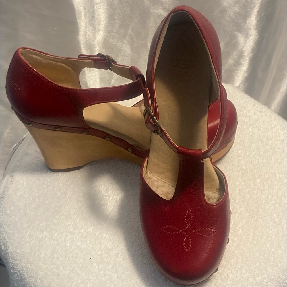 Red Ugg’s, wedge Heel!!